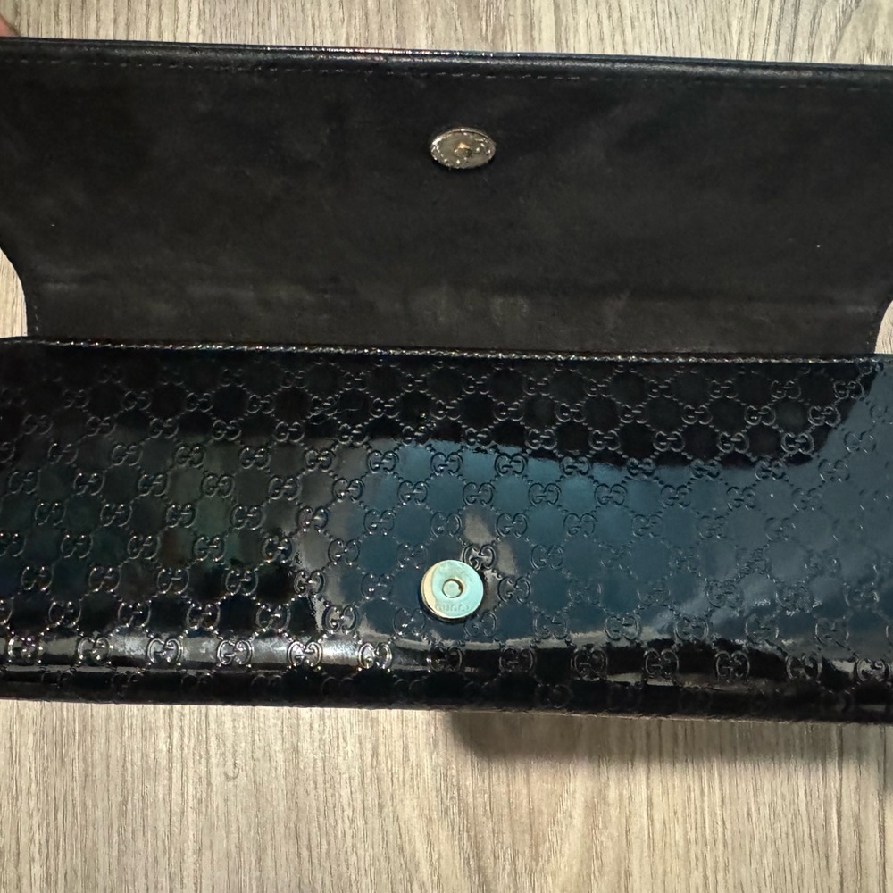 Gucci Glossy Black Patterned Clutch - Picture 3 of 4